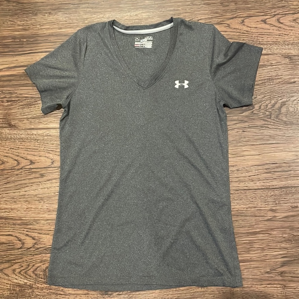 Women’s Under Armour size M dri fit v neck top